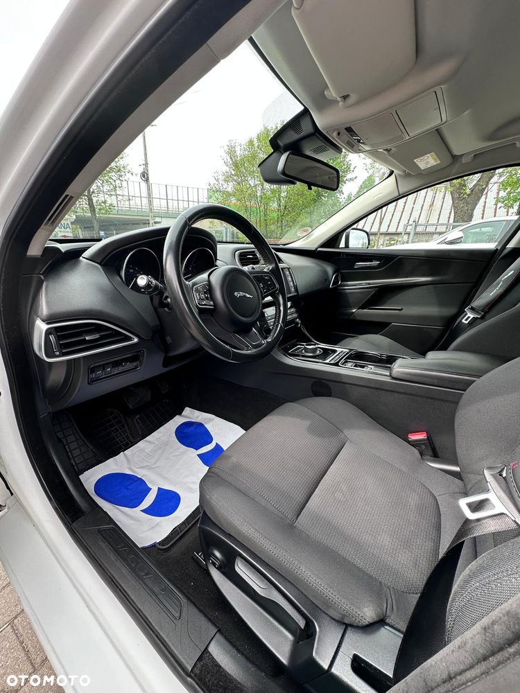 Jaguar XE - 5