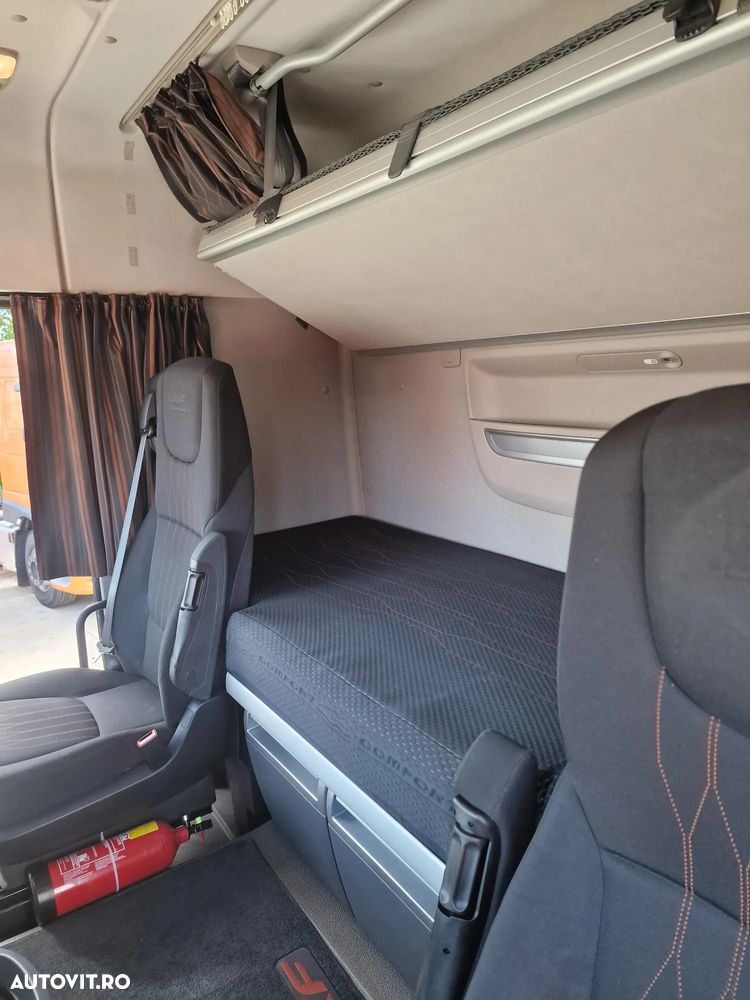 DAF XF 530, KIT BASCULARE, Cutie AUTOMATA+INTARDER 6 trepte, fuste sasiu, 530 CP Euro 6, jante ALUMINIU, Anv 315/80R22,5 70% ok, FRIGIDER, 2 paturi, girofaruri, parasolar, posibilietate leasing 3 ani, PROMOTIE 22.900 EUR+Tva - 21