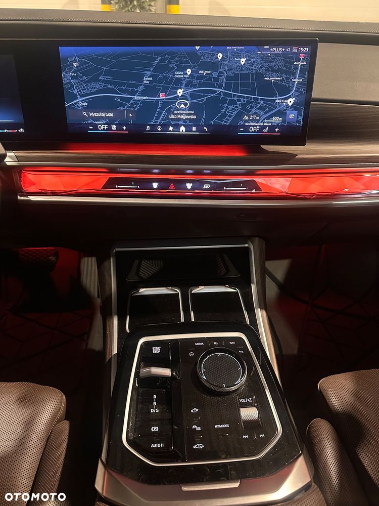 BMW Seria 7 730d xDrive mHEV - 16