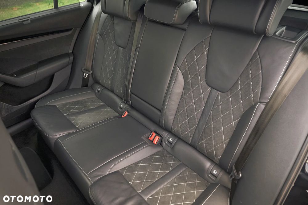 Skoda Octavia 2.0 TDI DSG RS - 26