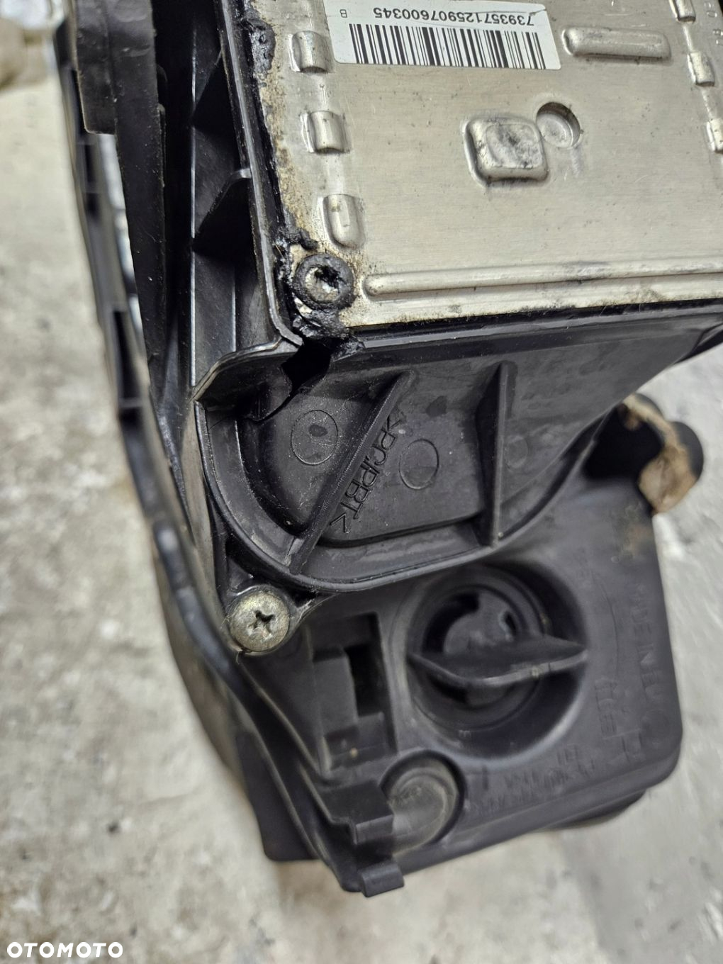 Audi A4 B6 lampa przednia prawa Bixenon 8E0941030T 89309505 - 8