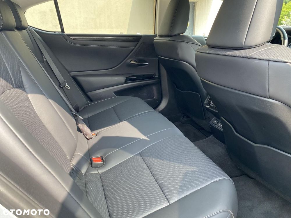 Lexus ES 300h Business Edition - 13
