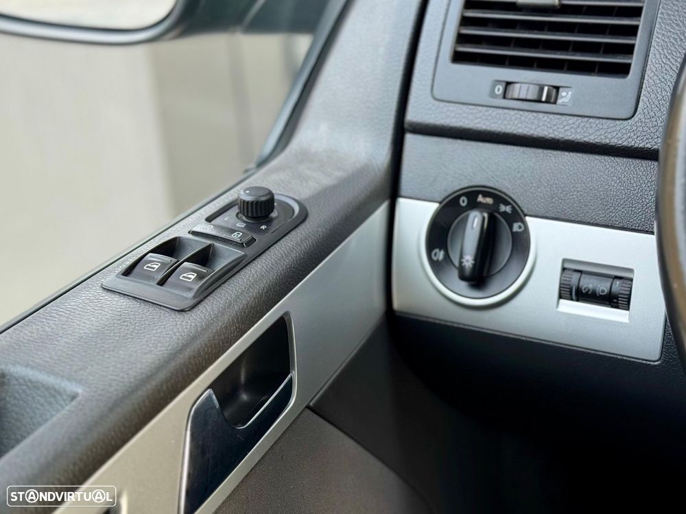 VW Multivan 2.0 TDi 180 Highline BlueMotion - 52