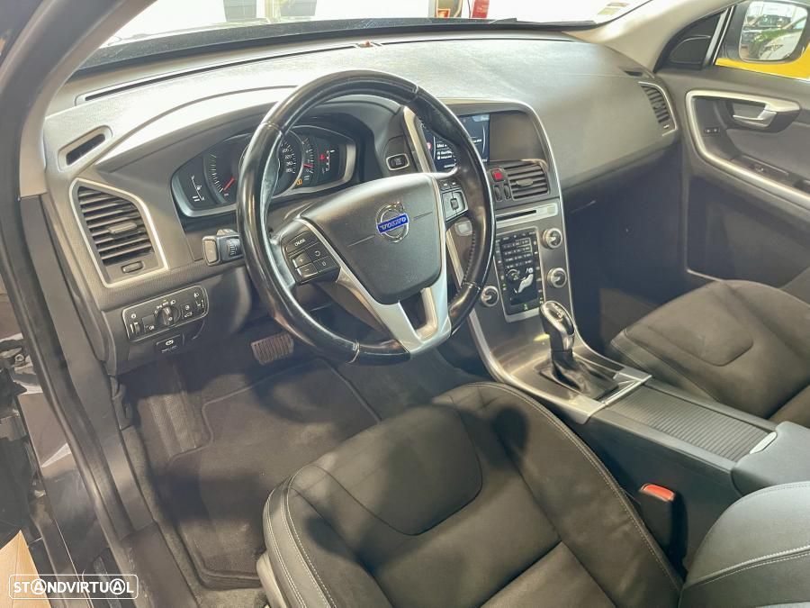 Volvo XC 60 2.0 D4 Momentum Geartronic - 10