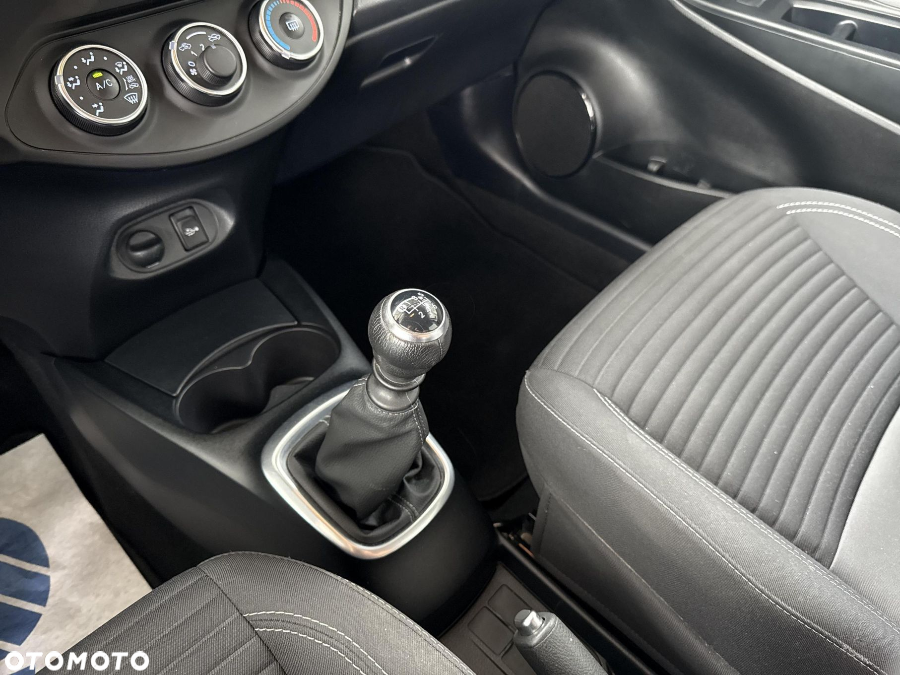 Toyota Yaris - 25