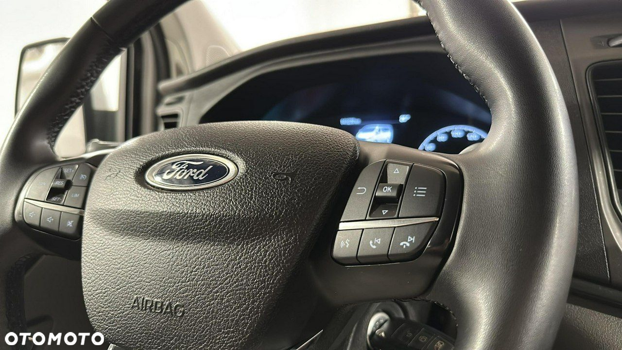 Ford Custom - 20