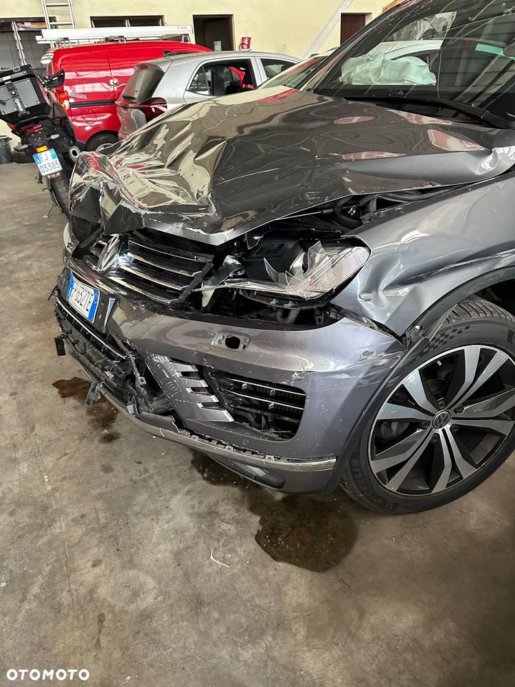 Volkswagen Touareg - 2