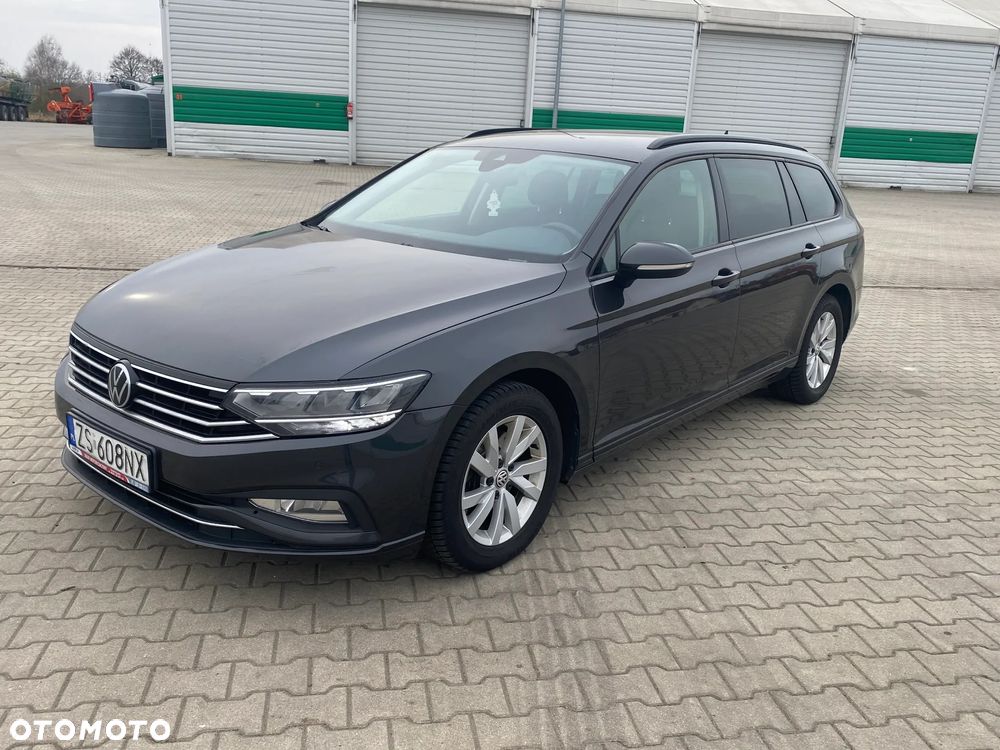 Volkswagen Passat - 1