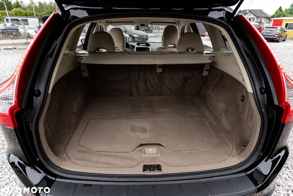 Volvo XC 60 3.2 AWD Kinetic - 24