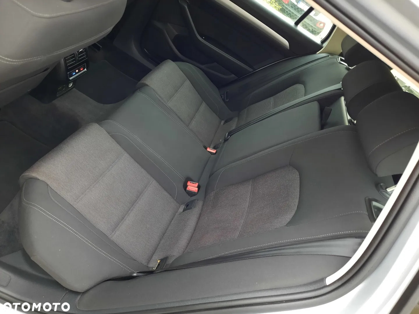 Volkswagen Passat Variant 2.0 TDI DSG (BlueMotion Technology) Comfortline - 20