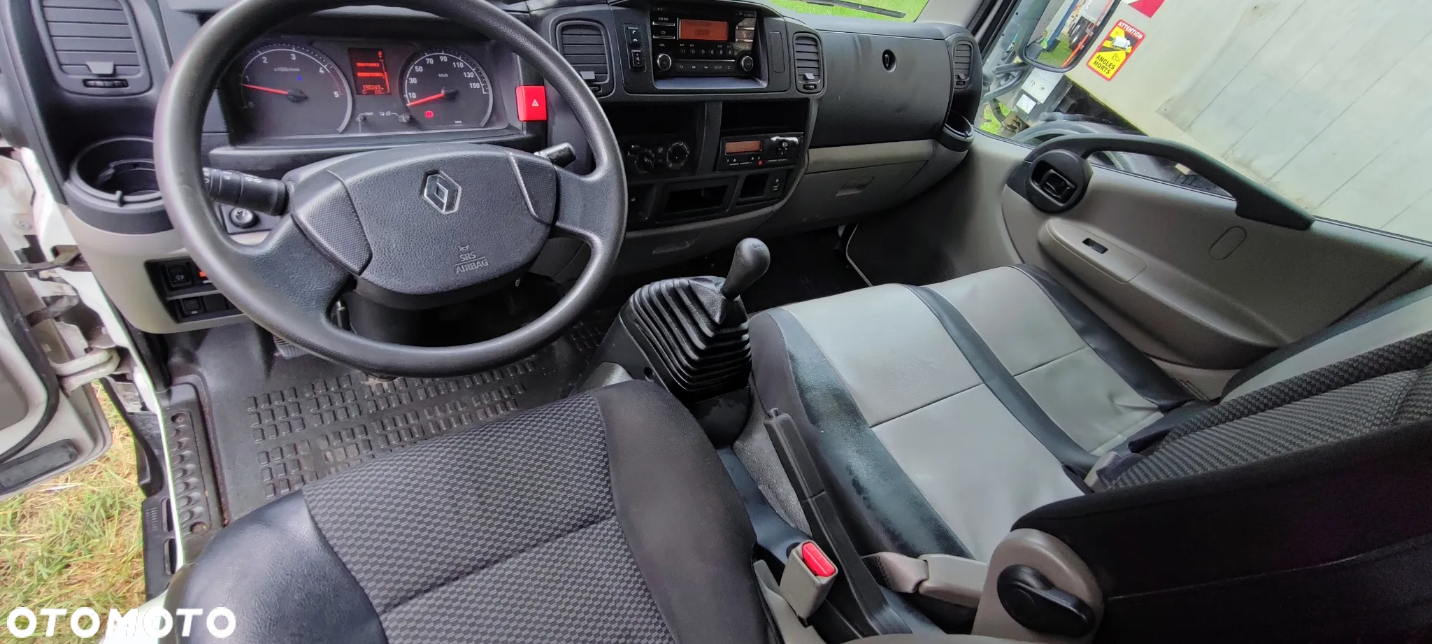 Renault Maxity - 9