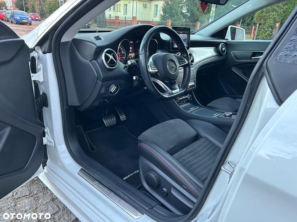 Mercedes-Benz CLA 220 4Matic 7G-DCT AMG Line - 8