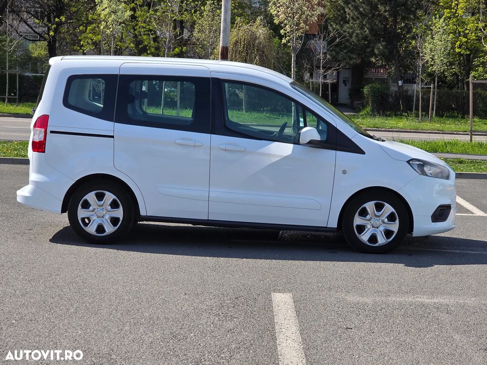 Ford Tourneo Courier 1.5 TDCi Titanium - 11