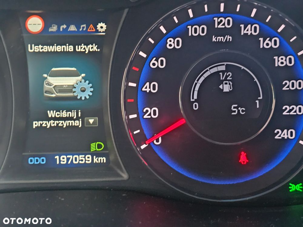 Hyundai i40 Kombi blue 1.7 CRDi DCT Premium - 24