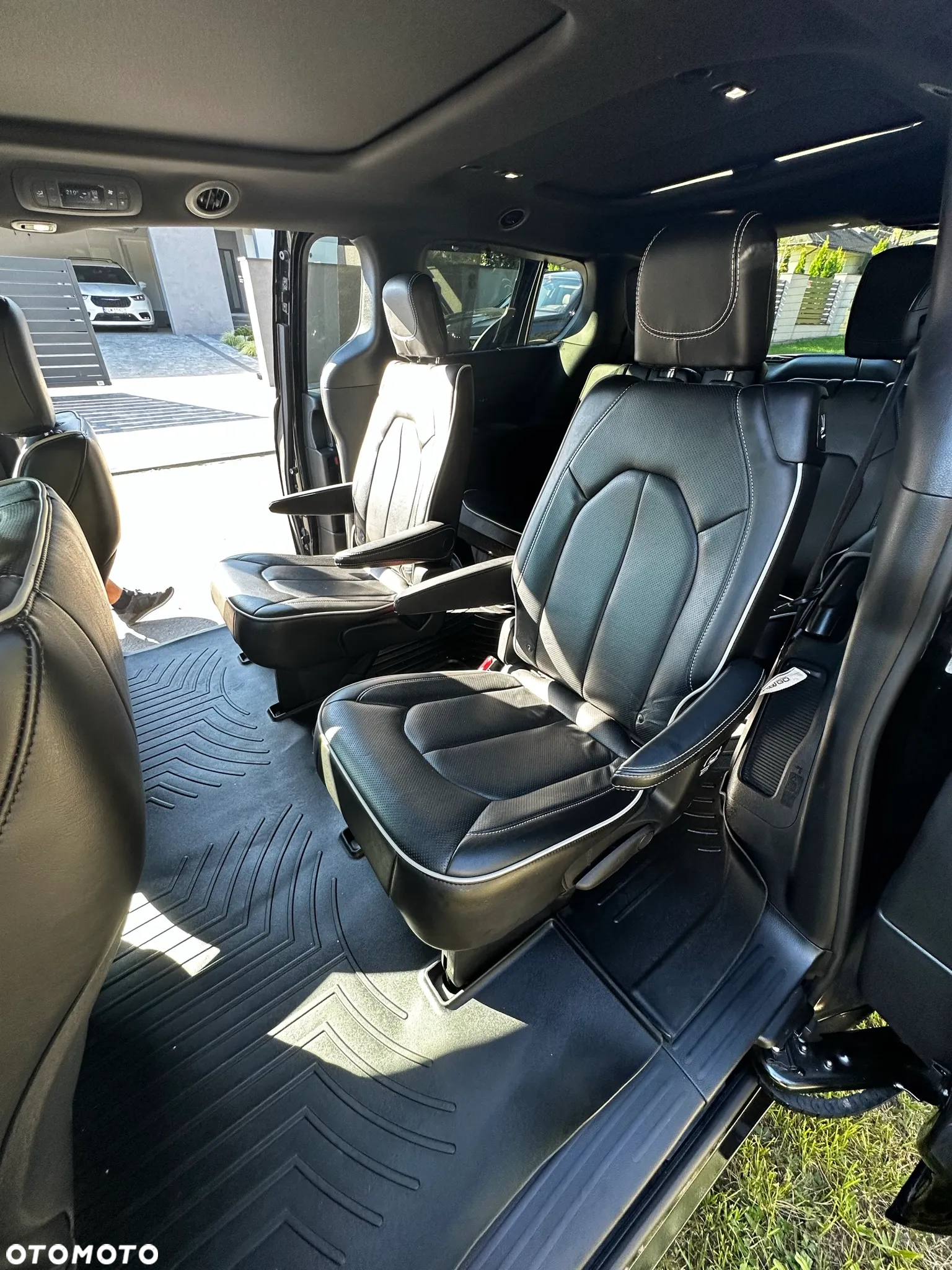 Chrysler Pacifica - 11