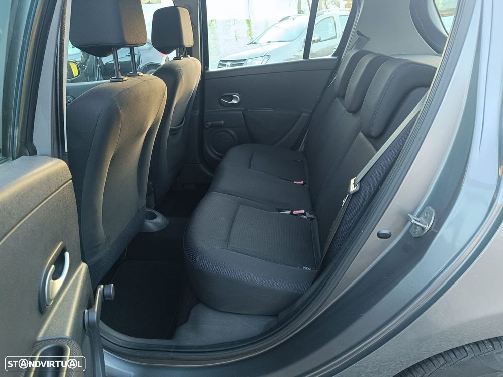 Renault Clio 1.2 16V Dynamique S - 11