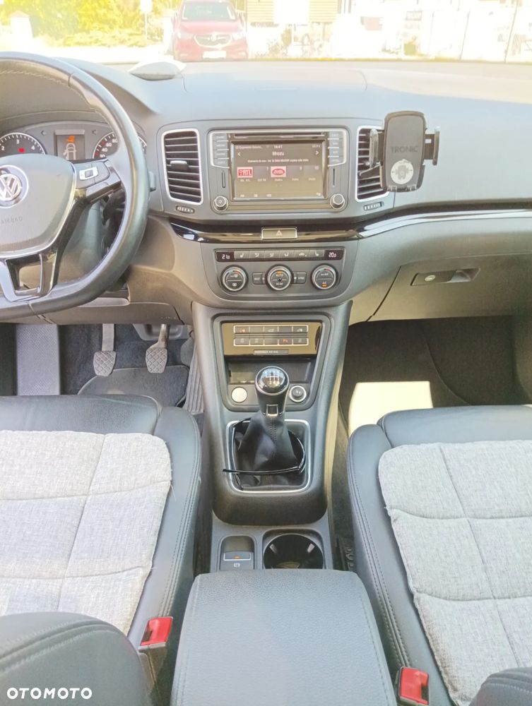 Volkswagen Sharan 2.0 TDI (BlueMotion Technology) Highline - 12