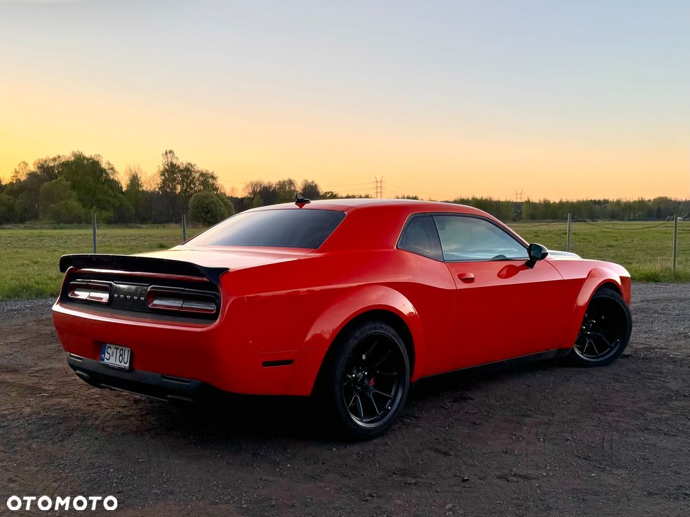 Dodge Challenger - 12