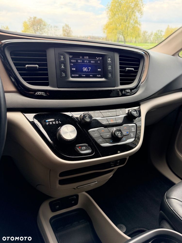 Chrysler Pacifica - 11