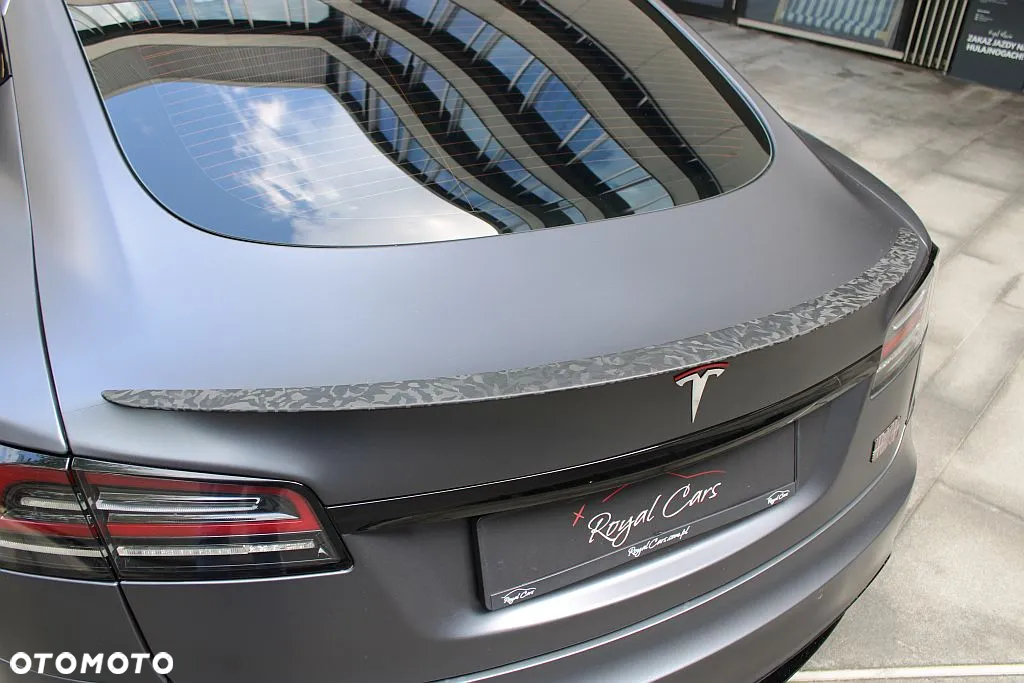 Tesla Model S Plaid - 12