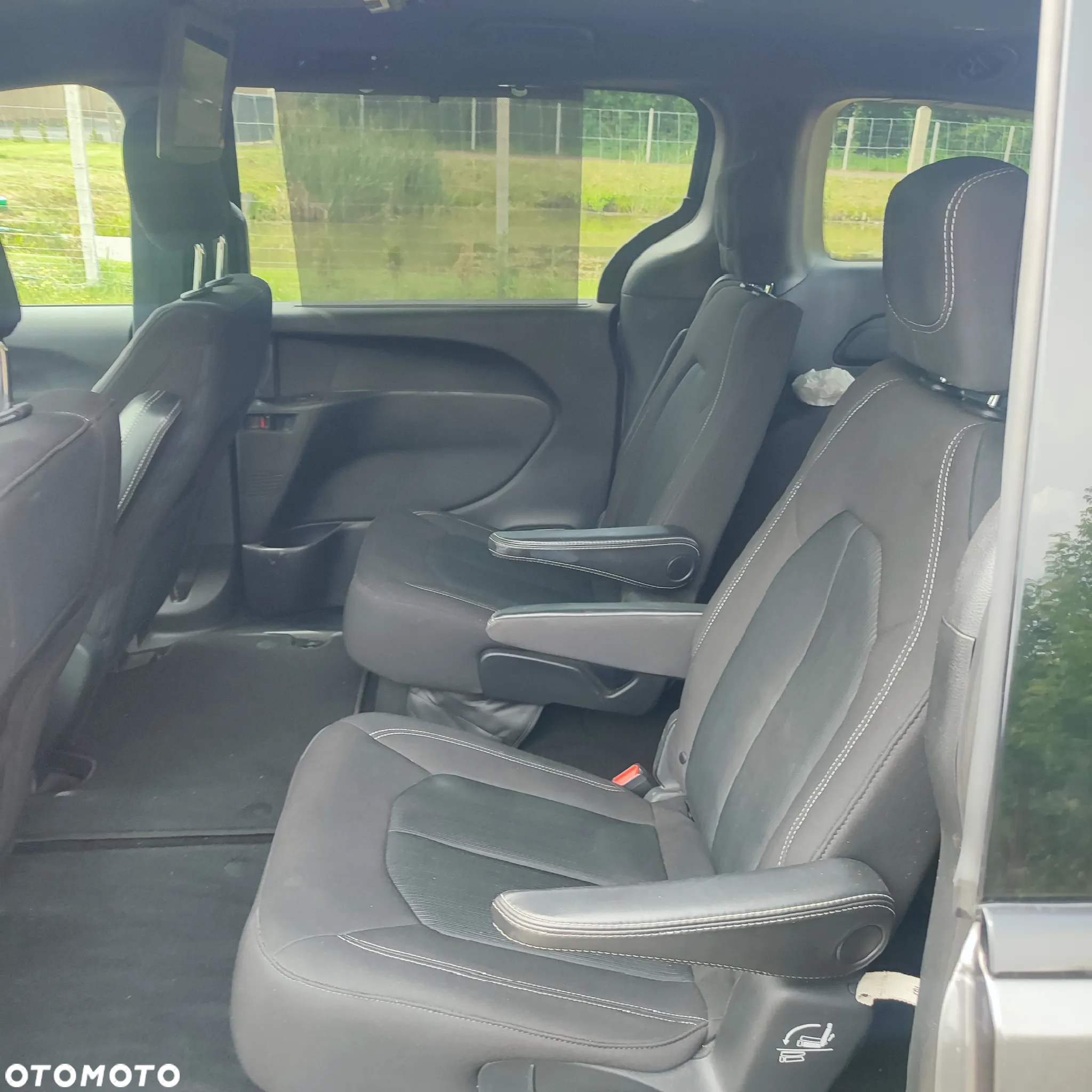 Chrysler Pacifica - 5