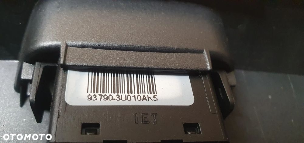 Ramka dekor radia konsoli włącznik awaryjnych Kia Sportage III - 10