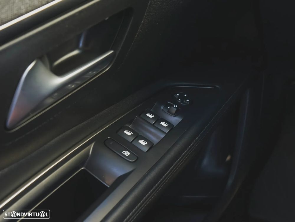 Peugeot 5008 BlueHDI 130 EAT8 Allure - 28