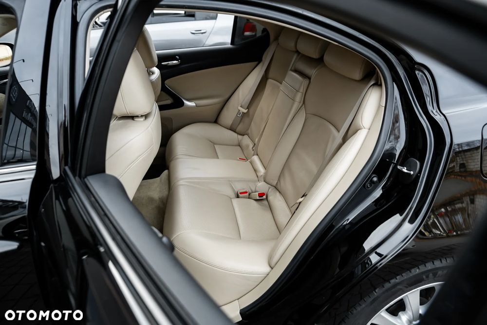 Lexus IS 250 Luxury Line - 23