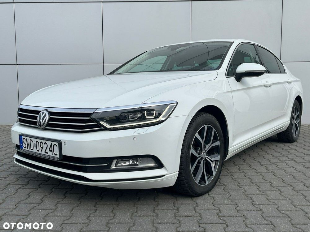 Volkswagen Passat - 1