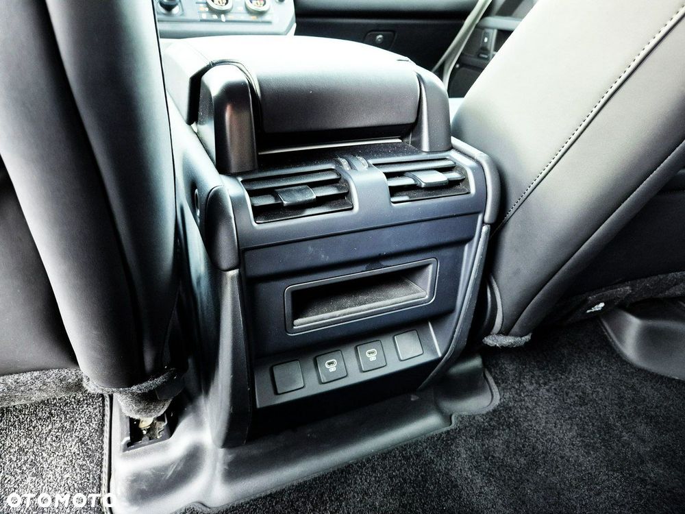 Land Rover Defender - 25