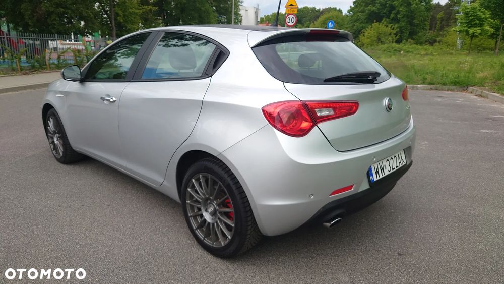 Alfa Romeo Giulietta 1.6 JTDM - 11