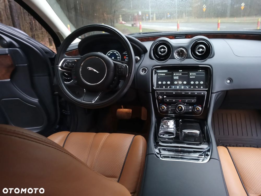 Jaguar XJ 3.0 T AWD R-Sport - 16