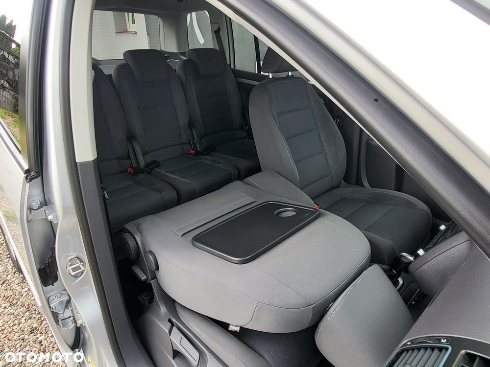 Volkswagen Touran - 20