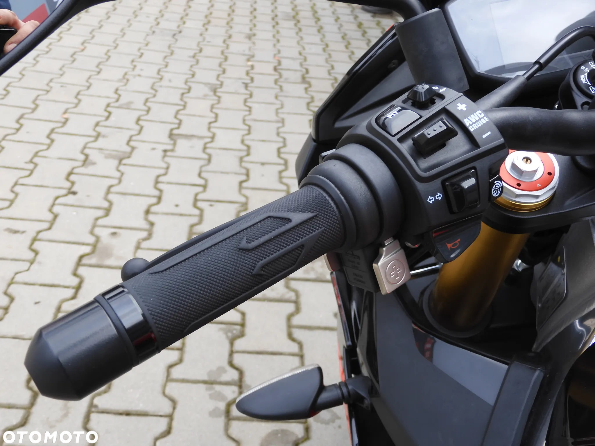 Aprilia Tuono - 22