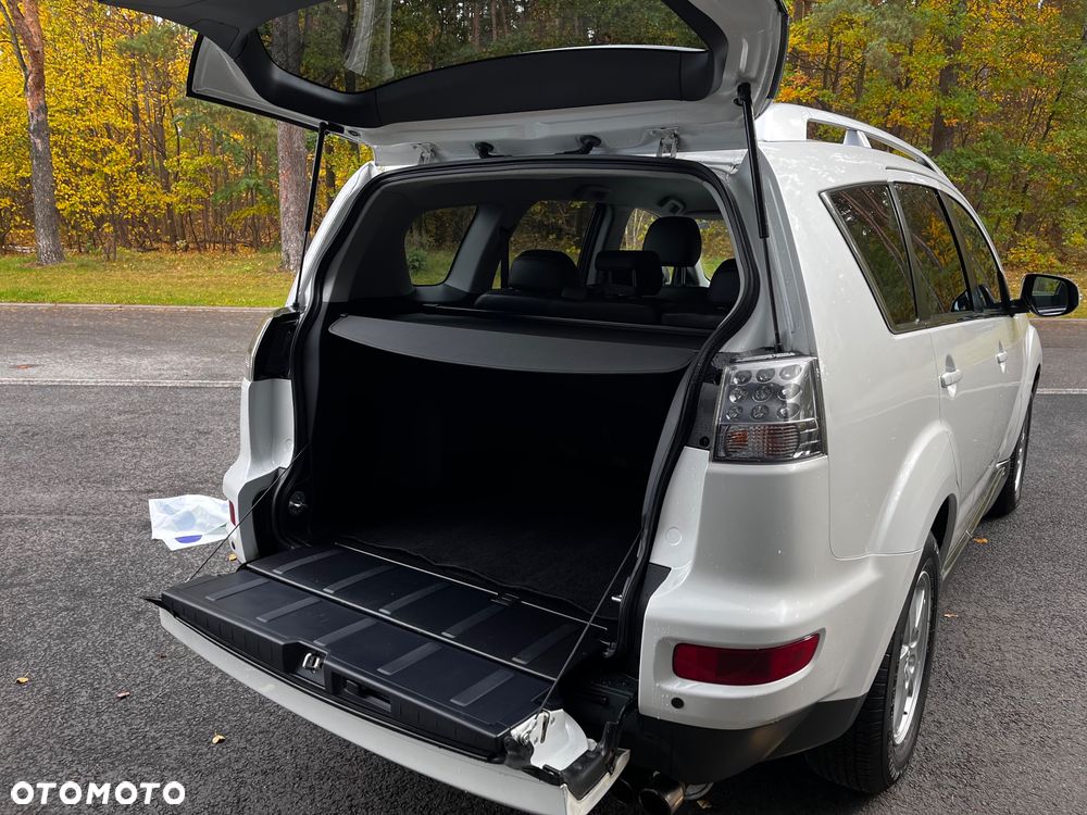 Mitsubishi Outlander 2.0 DI-D 4WD Invite - 25