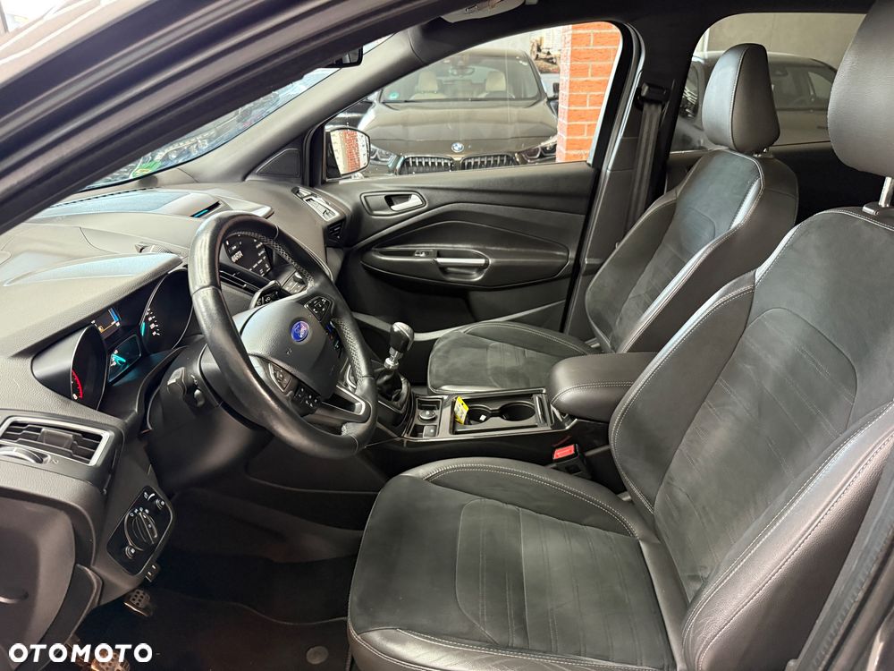 Ford Kuga 1.5 EcoBoost 2x4 ST-Line - 17