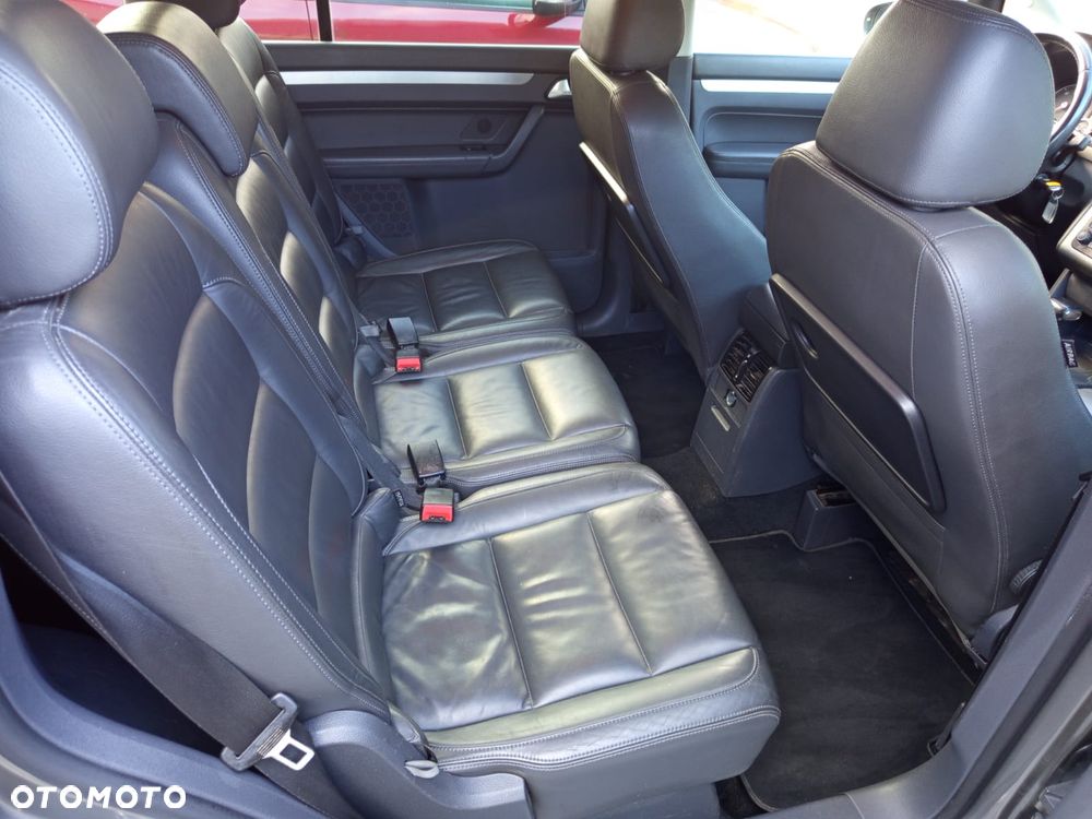 Volkswagen Touran 2.0 TDI DSG Highline - 17