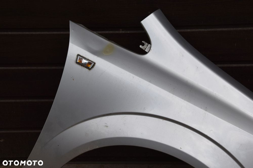 Opel Zafira B 05-14 Błotnik prawy przód srebrny Z157 bez korozji , do malowania - 3