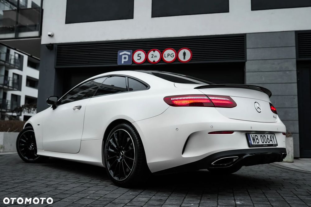 Mercedes-Benz Klasa E 400 4Matic 9G-TRONIC AMG Line - 3