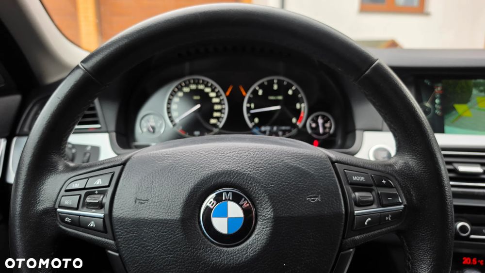 BMW Seria 5 530d xDrive Luxury Line - 28