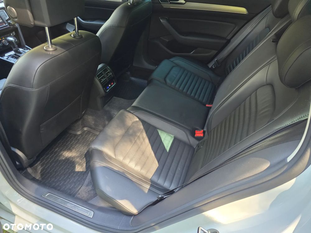 Volkswagen Passat 2.0 TDI SCR 4Mot DSG Highline - 25