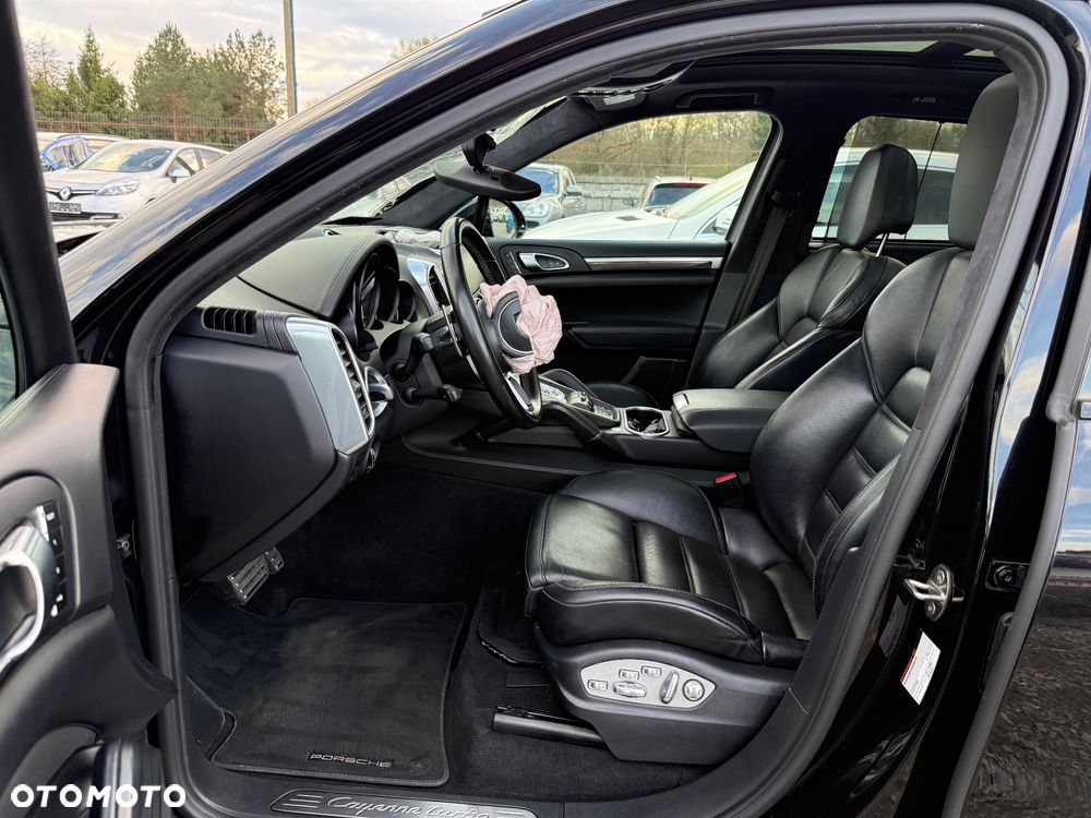 Porsche Cayenne Turbo - 16