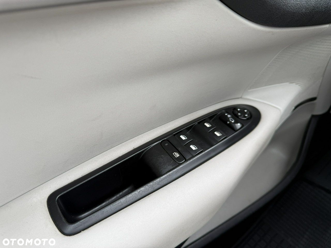 Citroën C4 e-HDi 110 Exclusive - 22