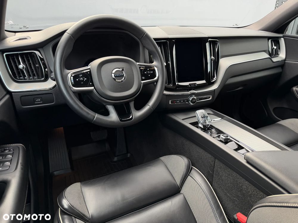 Volvo XC 60 B4 D Plus Dark - 12