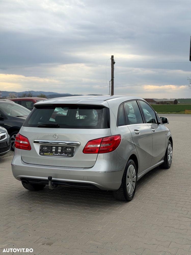 Mercedes-Benz B 180 - 4