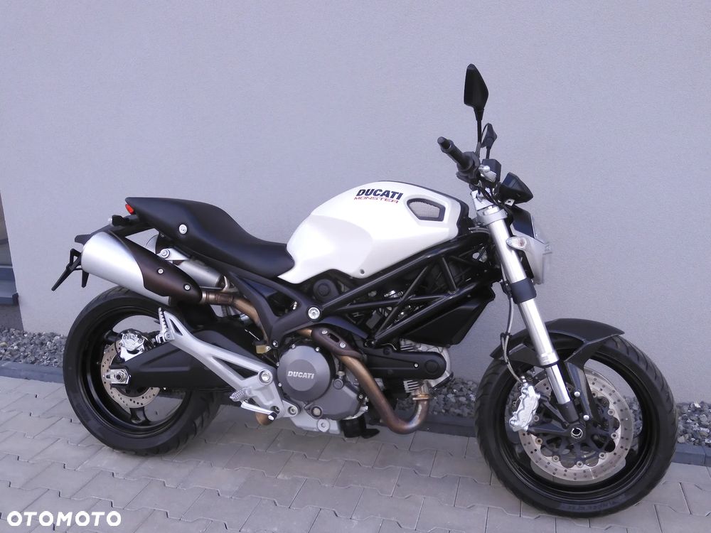 Ducati 696 - 2