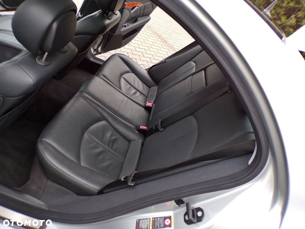 Mercedes-Benz Klasa E 500 T 4Matic Automatik Avantgarde - 31