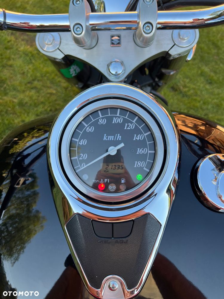 Suzuki Intruder - 10