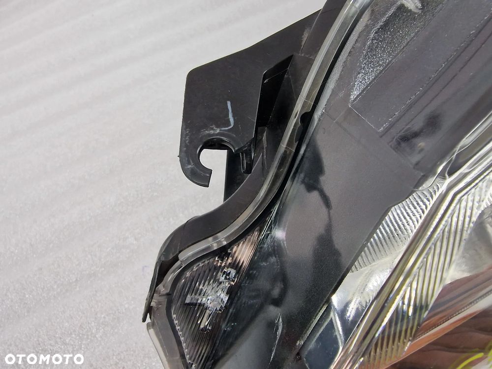 TOYOTA YARIS 3 III LIFT 14- KOMPLET LAMP PRZEDNICH PRZÓD LEWA + PRAWA , SOCZEWKA , NR AUKCJI LA677 - 20