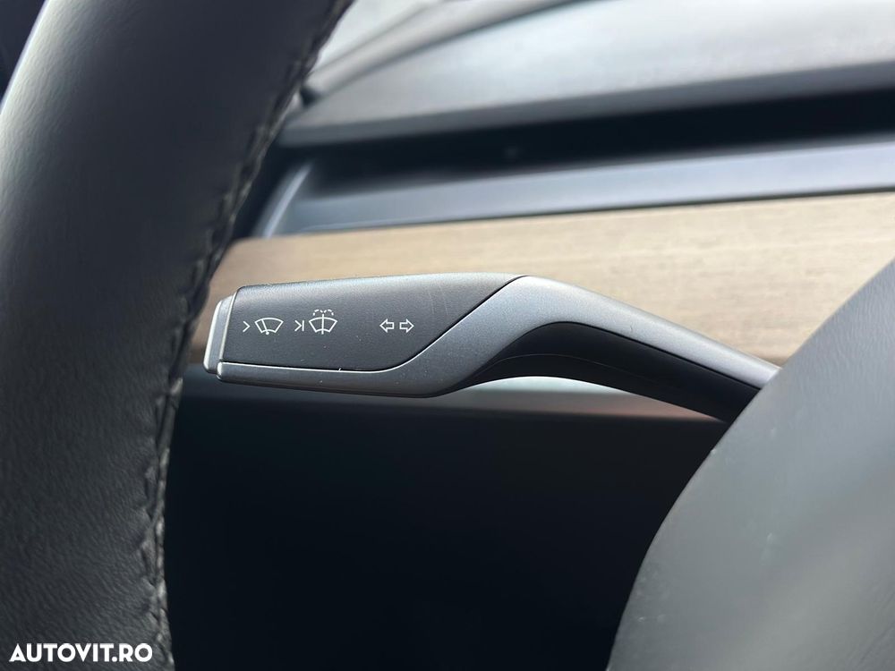 Tesla Model 3 Standard Reichweite Plus Hinterradantrieb - 33